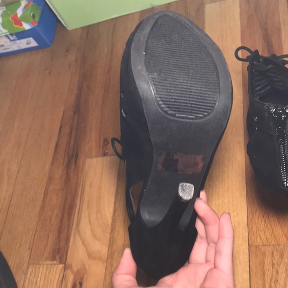 Black laced heels - Picture 4 of 5